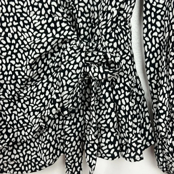 Talbots NEW Women’s XL Faux Wrap Top Spot Print Long Sleeve Blouse Black & White - Picture 6 of 8